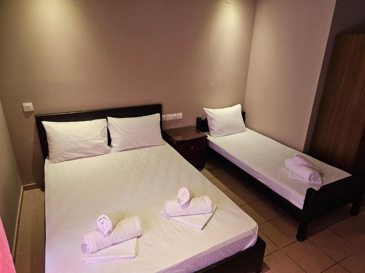 Adonis Apartments *