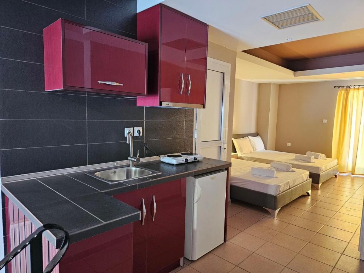 Adonis Apartments *