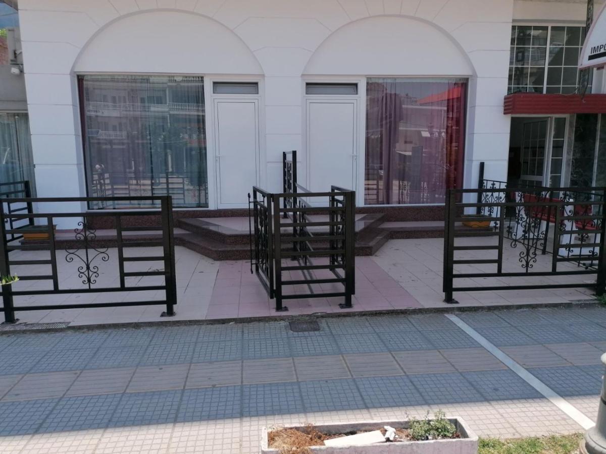 Adonis Apartments *